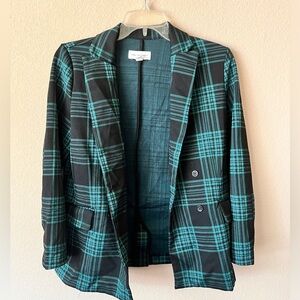 Green plaid blazer with button enclosure